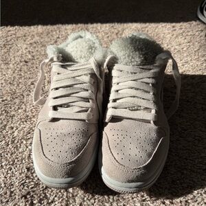 Jordan 1 Low SE Sherpa Fleece-Lined Women's Sneakers